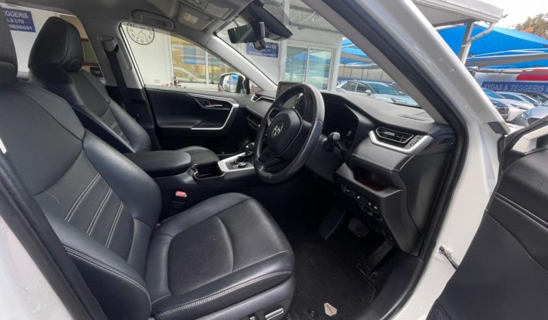 Toyota RAV4 2022 full