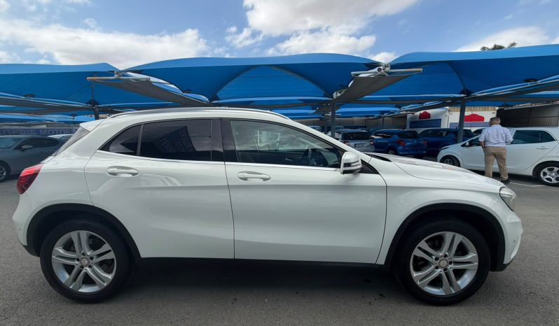 Mercedes-Benz GLA-Class 2015 full